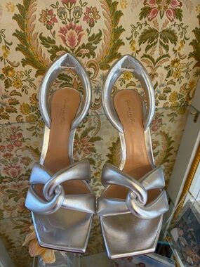 Gianvito Rossi NWT SILVER SLINGBACK 
SIZE 10